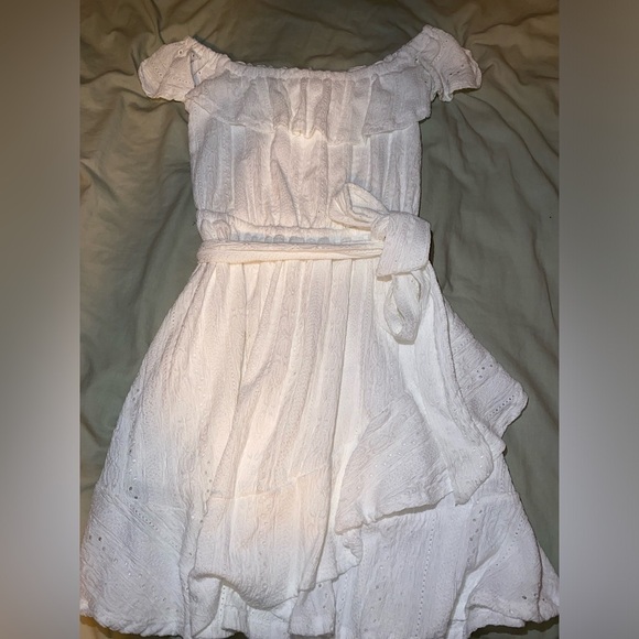 NWOT BCBGeneration Off The Shoulder Fit And Flare Dress in White w/ Sash Bridal - Picture 9 of 9
